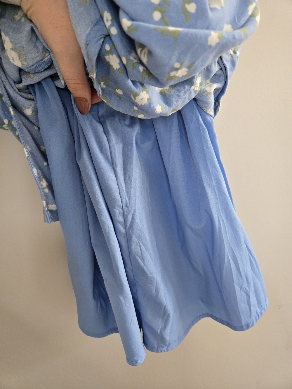 💙 Hollister Sky Blue Floral Midi Dress with Puff Sleeves - Picture 4 of 5